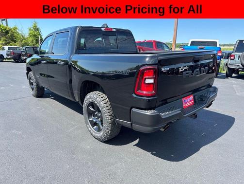 Diamond Black Crystal Pearlcoat 2026 RAM 1500 Warlock Crew Cab 4x4 5'7' Box