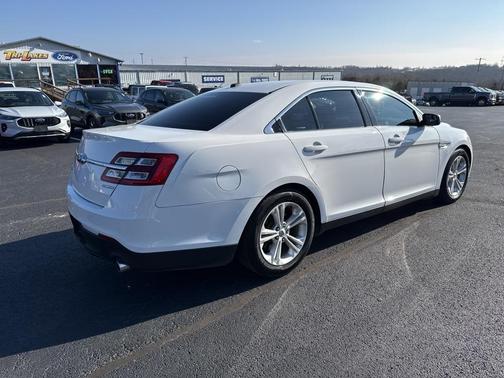 2018 Ford Taurus SE