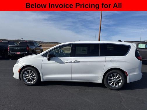 Bright White Clearcoat 2026 Chrysler Pacifica Limited
