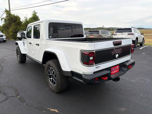 Bright White Clearcoat 2026 Jeep Gladiator Shadow Ops 4x4