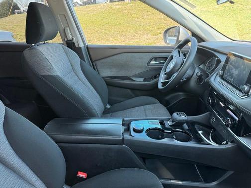 Brilliant Silver Metallic 2021 Nissan Rogue SV