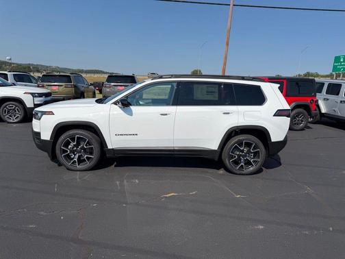 Bright White Clearcoat 2026 Jeep Cherokee Overland