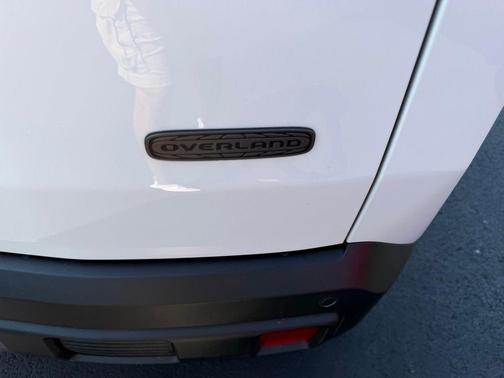 Bright White Clearcoat 2026 Jeep Cherokee Overland
