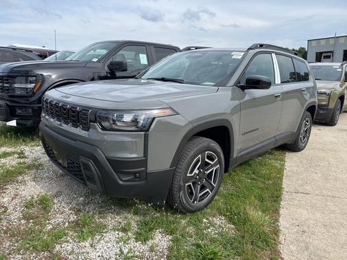 Sting-Gray Clearcoat 2026 Jeep Cherokee Laredo 4x4