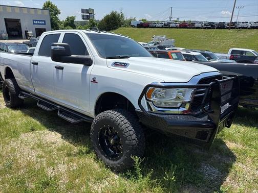 2023 RAM 3500 Tradesman Crew Cab 4x4 8' Box