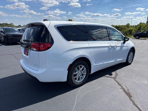 2026 Chrysler Voyager LX