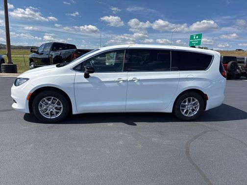 2026 Chrysler Voyager LX