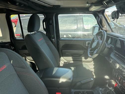 Black Clearcoat 2025 Jeep Wrangler Rubicon
