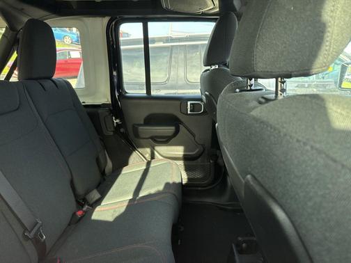 Black Clearcoat 2025 Jeep Wrangler Rubicon