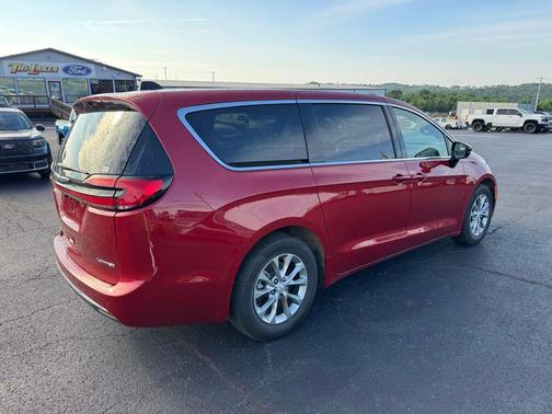 Red Hot Pearlcoat 2026 Chrysler Pacifica Limited