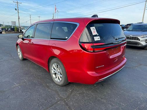Red Hot Pearlcoat 2026 Chrysler Pacifica Limited