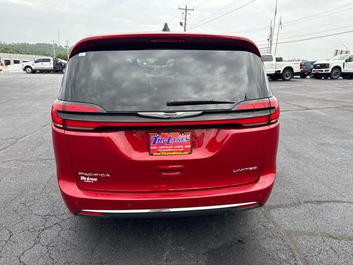 Red Hot Pearlcoat 2026 Chrysler Pacifica Limited