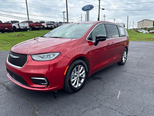 Red Hot Pearlcoat 2026 Chrysler Pacifica Limited