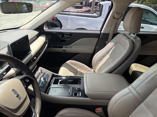 PRISTINE WHITE MET 3C 2022 Lincoln Aviator Reserve AWD