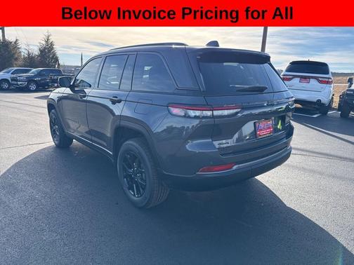 Baltic Gray Metallic Clearcoat 2026 Jeep Grand Cherokee Altitude
