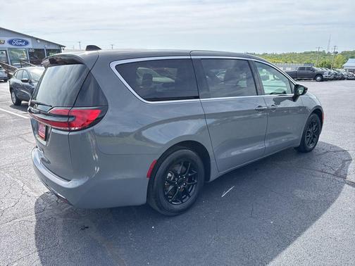 Ceramic Gray Clearcoat 2025 Chrysler Pacifica L