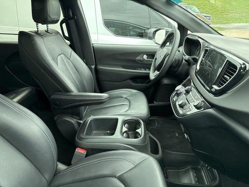 2025 Chrysler Pacifica L