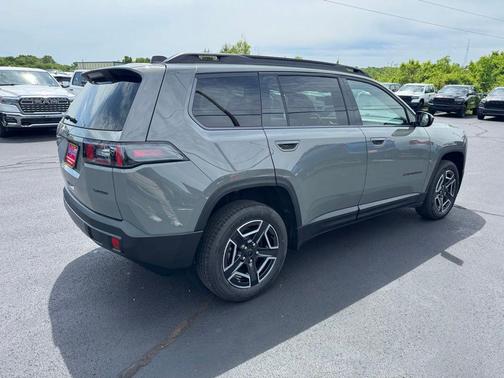Sting-Gray Clearcoat 2026 Jeep Cherokee Laredo 4x4