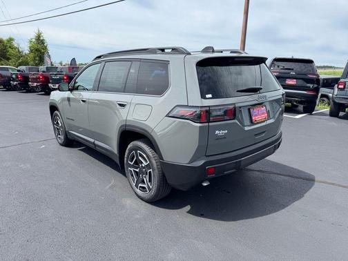 Sting-Gray Clearcoat 2026 Jeep Cherokee Laredo 4x4