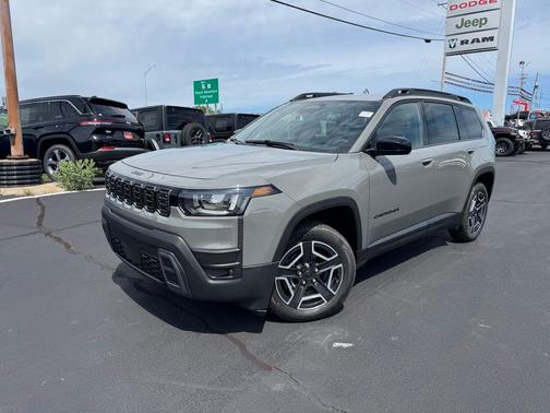Sting-Gray Clearcoat 2026 Jeep Cherokee Laredo 4x4
