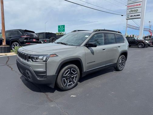 Sting-Gray Clearcoat 2026 Jeep Cherokee Laredo 4x4