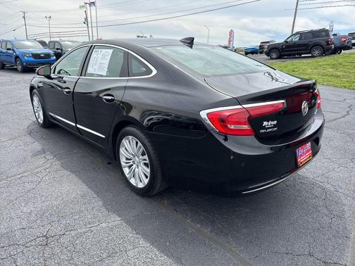 Black Onyx 2018 Buick LaCrosse Premium