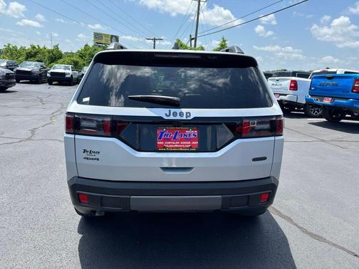 Silver Zynith Clearcoat 2026 Jeep Cherokee Overland