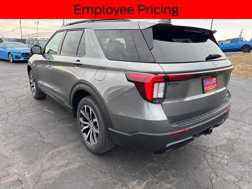 CARBONIZED GRAY METALLIC 2026 Ford Explorer ST-Line
