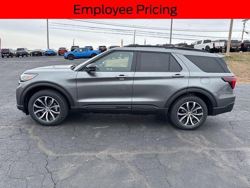 CARBONIZED GRAY METALLIC 2026 Ford Explorer ST-Line