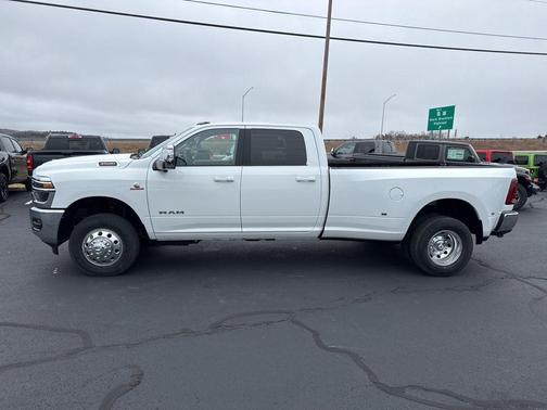 2026 RAM 3500 Laramie Crew Cab 4x4 8' Box