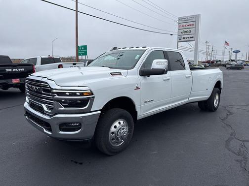 Bright White Clearcoat 2026 RAM 3500 Laramie Crew Cab 4x4 8' Box