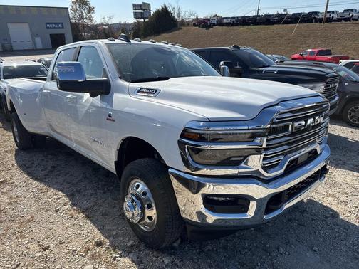 2026 RAM 3500 Laramie Crew Cab 4x4 8' Box