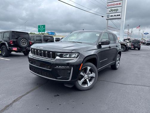 Diamond Black Crystal Pearlcoat 2026 Jeep Grand Cherokee Limited
