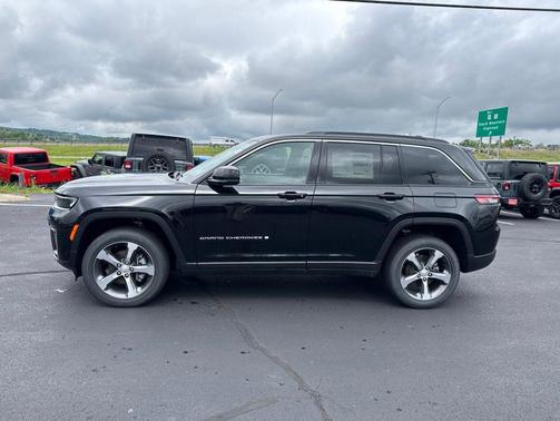 Diamond Black Crystal Pearlcoat 2026 Jeep Grand Cherokee Limited