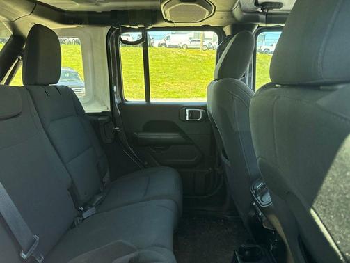 Granite Crystal Metallic Clearcoat 2018 Jeep Wrangler Unlimited Sahara
