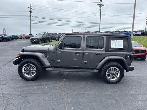 Granite Crystal Metallic Clearcoat 2018 Jeep Wrangler Unlimited Sahara