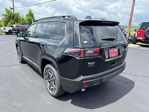 Diamond Black Crystal Pearlcoat 2026 Jeep Cherokee Limited