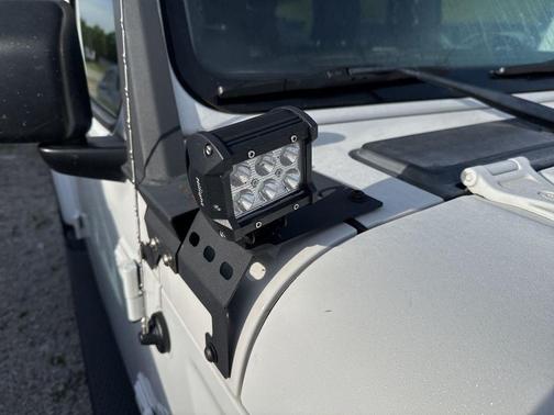 Bright White Clearcoat 2020 Jeep Wrangler Unlimited Sahara