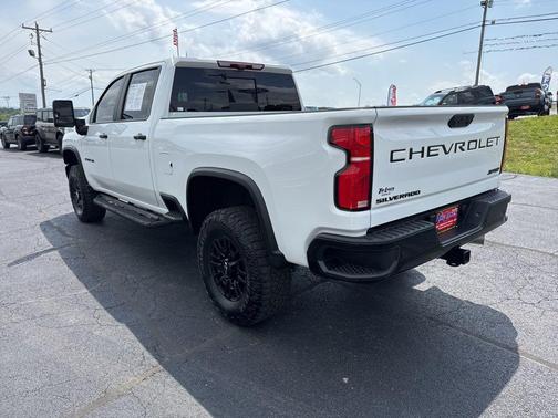 Summit White 2025 Chevrolet Silverado 2500 4WD Crew Cab Standard Bed ZR2