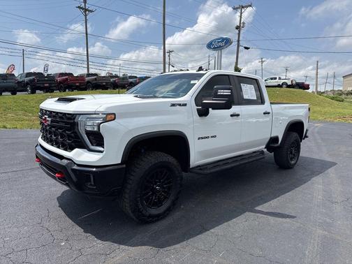 Summit White 2025 Chevrolet Silverado 2500 4WD Crew Cab Standard Bed ZR2