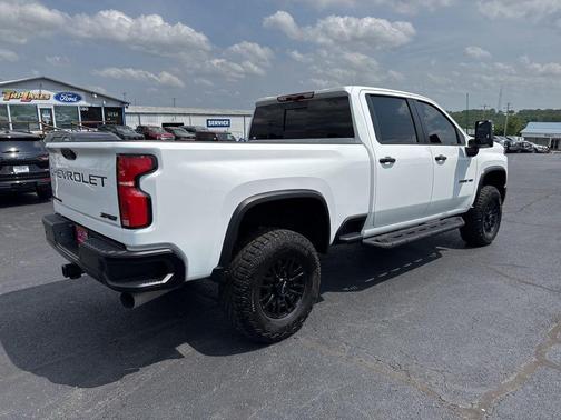 Summit White 2025 Chevrolet Silverado 2500 4WD Crew Cab Standard Bed ZR2