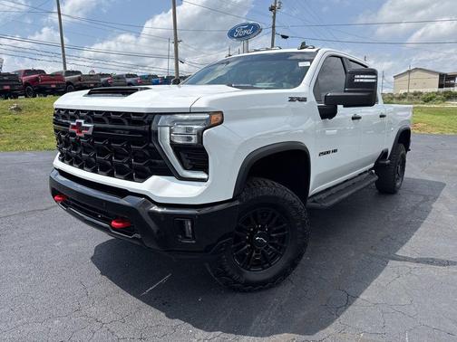 Summit White 2025 Chevrolet Silverado 2500 4WD Crew Cab Standard Bed ZR2