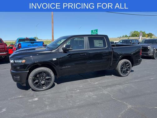 Diamond Black Crystal Pearlcoat 2026 RAM 1500 Laramie