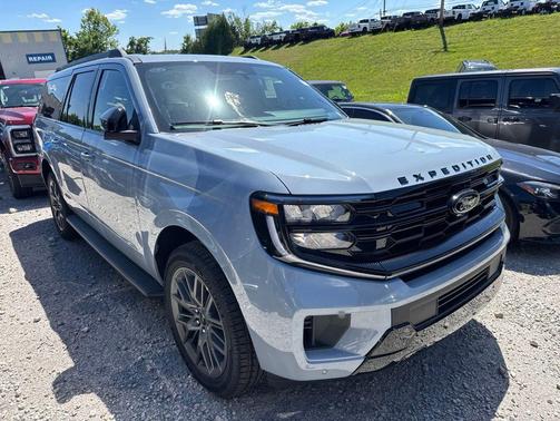 Glacier Gray Metallic Tri-Coat 2026 Ford Expedition Max Platinum