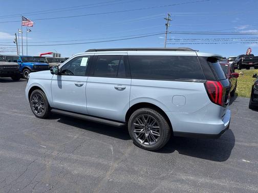 GLACIER GRAY MET TRI-COAT 2026 Ford Expedition Max Platinum