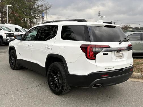2022 GMC Acadia AT4
