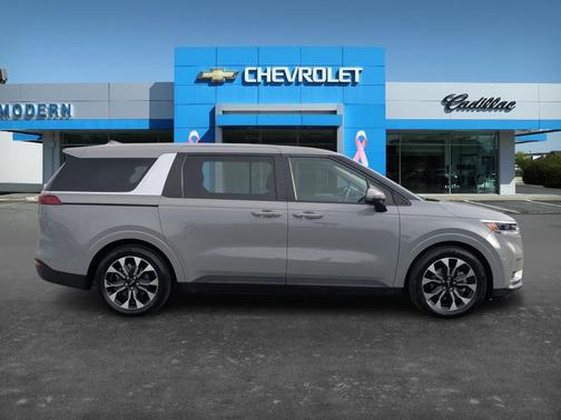 2024 Kia Carnival EX