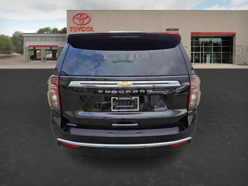 2024 Chevrolet Suburban LS