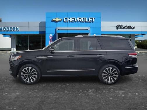 Black 2022 Lincoln Navigator Reserve