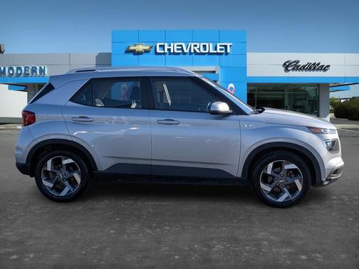 2022 Hyundai VENUE SEL
